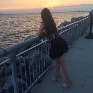 Black flowy skirt 👠🖤